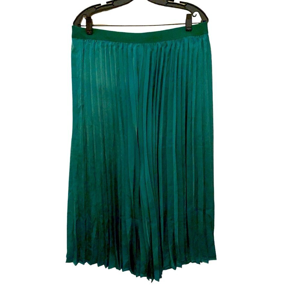 NWT Women’s Green pleaded skirt SIZE :XL